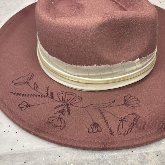 Custom hat - Picture 2 of 3